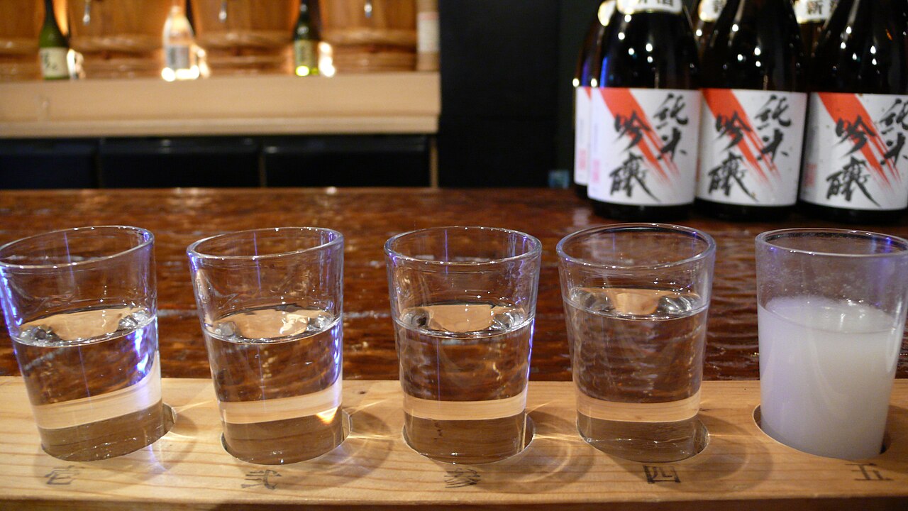 飲み比べ用に並べたグラス