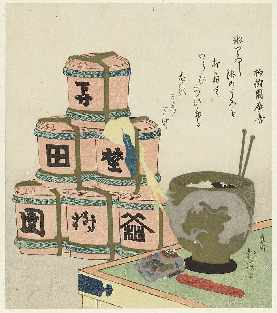正月飾りを添えて積み上げた酒樽と火鉢を描いた摺物
