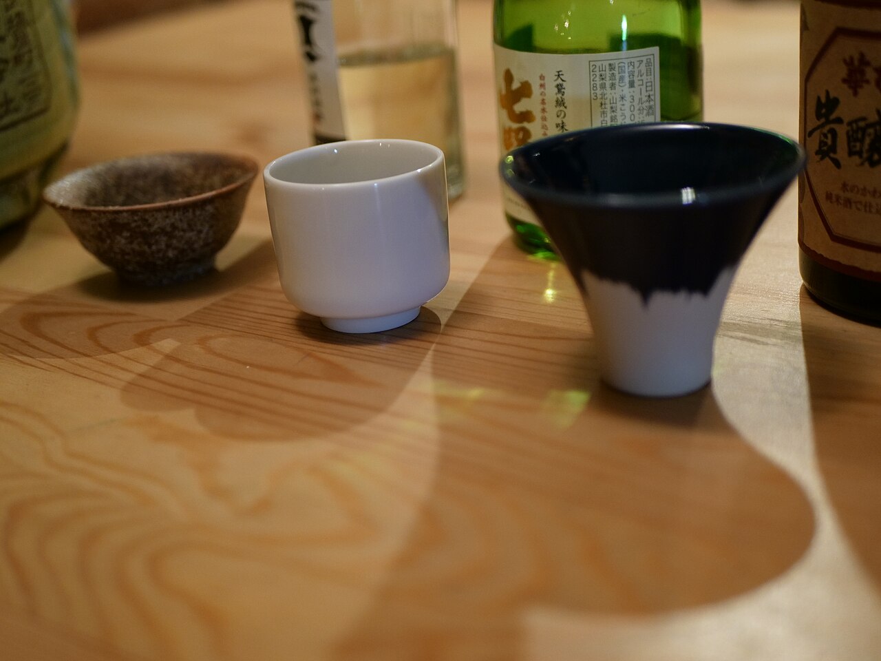 酒器で味は変わるのか — 形・飲み口・素材から選ぶ酒器の基本